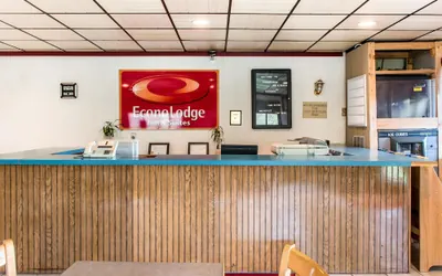 Photo 3 - Econo Lodge Inn & Suites Lake Harmony - Pocono Mountains Area