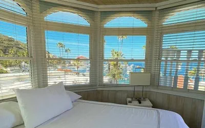Photo 2 - Glenmore Plaza Hotel