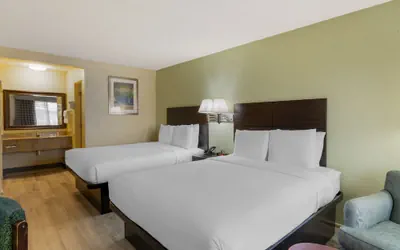 Photo 3 - University Inn & Suites