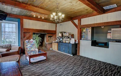Photo 3 - Colonial Motel