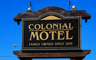 Colonial Motel