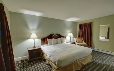 Photo 2 - Colonial Motel