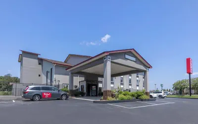 Red Roof Inn & Suites Clinton, MS