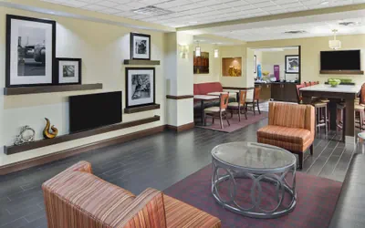 Photo 3 - Hampton Inn Hinesville