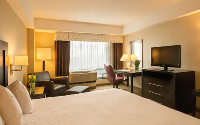Photo 5 - Hampton Inn & Suites Boston Crosstown Center