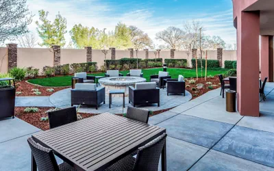 Photo 2 - Courtyard by Marriott Roseville Galleria Mall/Creekside Ridge Drive