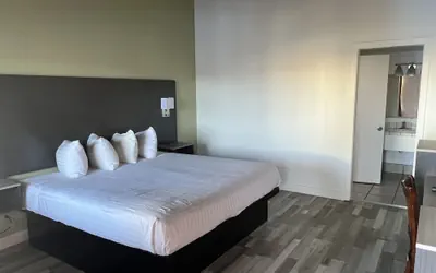 Photo 5 - Discovery Inn