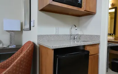 Photo 4 - Holiday Inn Express & Suites High Point South by IHG
