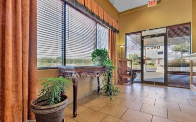 Photo 3 - Best Western Taylor Inn