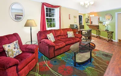 Photo 2 - Days Inn & Suites by Wyndham Terre Haute