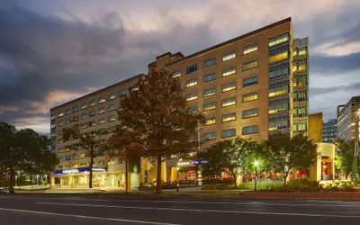 Photo 2 - DoubleTree by Hilton St. Louis Forest Park
