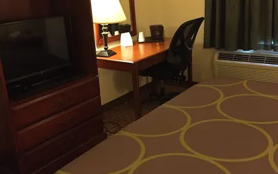 Photo 4 - Super 8 by Wyndham Allentown