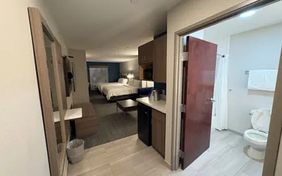 Photo 5 - Holiday Inn Express Hotel & Suites Lafayette by IHG