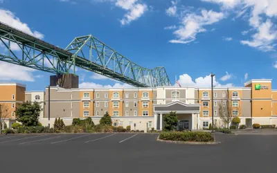 Holiday Inn Express & Suites Astoria by IHG