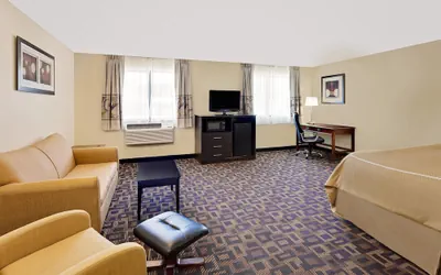 Photo 4 - Super 8 by Wyndham Decorah