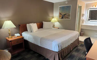 Photo 4 - South Shore Inn