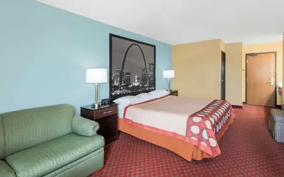 Photo 4 - Super 8 by Wyndham Troy IL/St. Louis Area