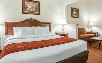 Photo 4 - Comfort Suites Jefferson City