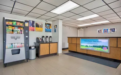 Photo 3 - Motel 6 Sulphur, LA