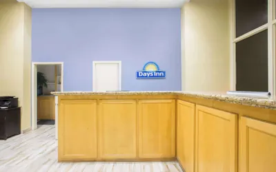 Photo 4 - Days Inn by Wyndham Lake Havasu