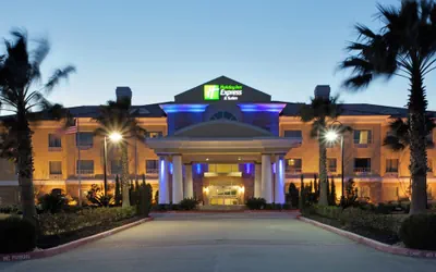 Photo 2 - Holiday Inn Express Hotel & Suites Pearland by IHG