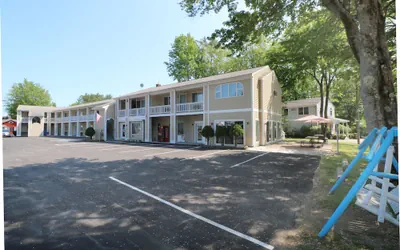 Photo 2 - Classic Inn