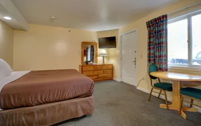 Photo 5 - Classic Inn