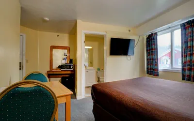 Photo 4 - Classic Inn