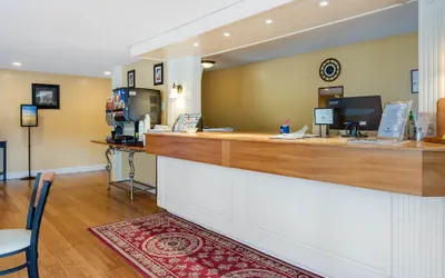 Photo 3 - Coachman Inn