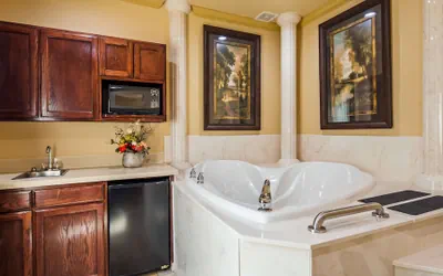 Photo 5 - Best Western Plus Crown Colony Inn & Suites