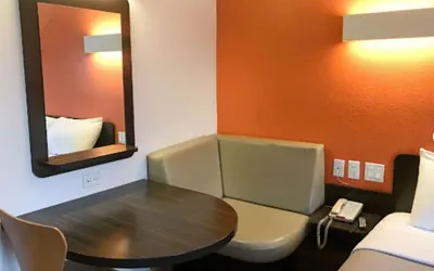Photo 4 - Motel 6 Buttonwillow, CA Central