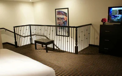 Photo 3 - Holiday Inn Express Hotel & Suites Hollywood Walk of Fame by IHG
