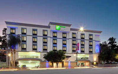 Photo 2 - Holiday Inn Express Hotel & Suites Hollywood Walk of Fame by IHG