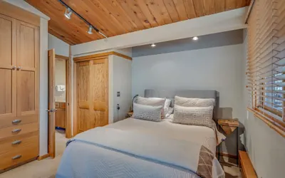 Photo 4 - Laurelwood Condominiums