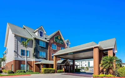 Photo 2 - La Quinta Inn & Suites by Wyndham Pharr North McAllen