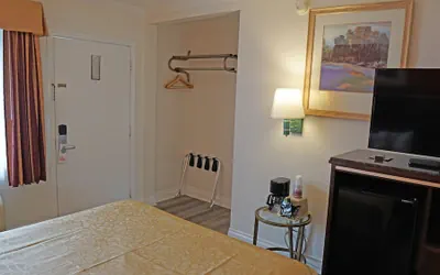 Photo 3 - Redondo Inn and Suites