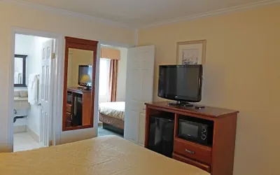 Photo 2 - Redondo Inn and Suites