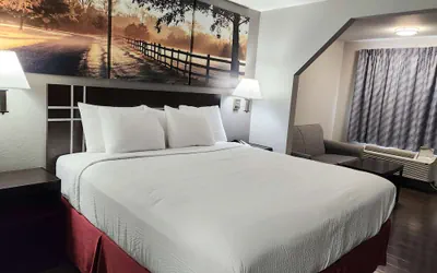 Photo 2 - Days Inn by Wyndham Sulphur LA
