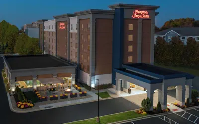 Photo 2 - Hampton Inn & Suites Cleveland-Beachwood