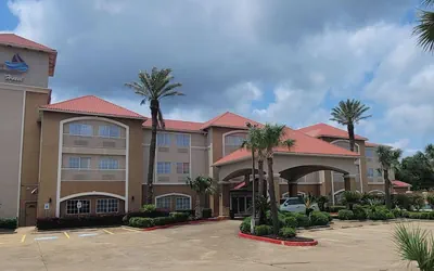 Photo 2 - Kemah Edgewater Hotel, SureStay Collection by Best Western