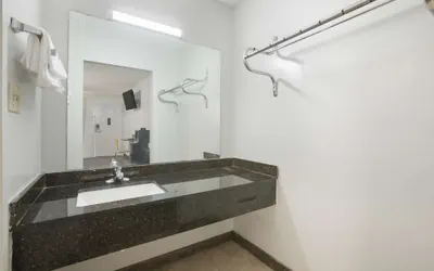 Photo 2 - Americas Best Value Inn Stockbridge