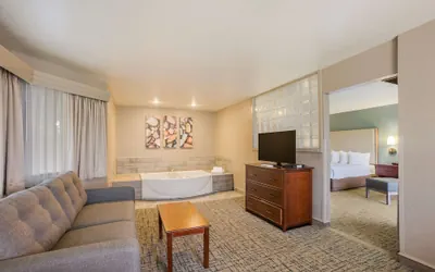 Photo 2 - Best Western Harbour Pointe Lakefront