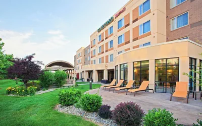 Photo 2 - Courtyard by Marriott Louisville Northeast
