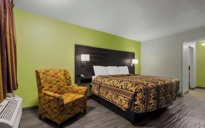 Photo 3 - Midtown Inn Beaumont TX near I-10