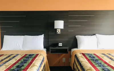 Photo 2 - Midtown Inn Beaumont TX near I-10