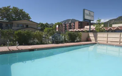 Photo 2 - Boulder University Inn