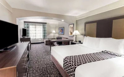 Photo 5 - La Quinta Inn & Suites by Wyndham Seguin