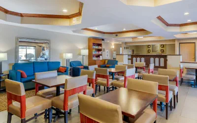 Photo 5 - Comfort Suites South Haven near I-96