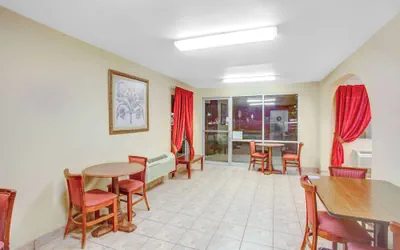 Photo 4 - Baymont by Wyndham Coalinga