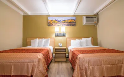 Photo 3 - Glenwood Springs Cedar Lodge